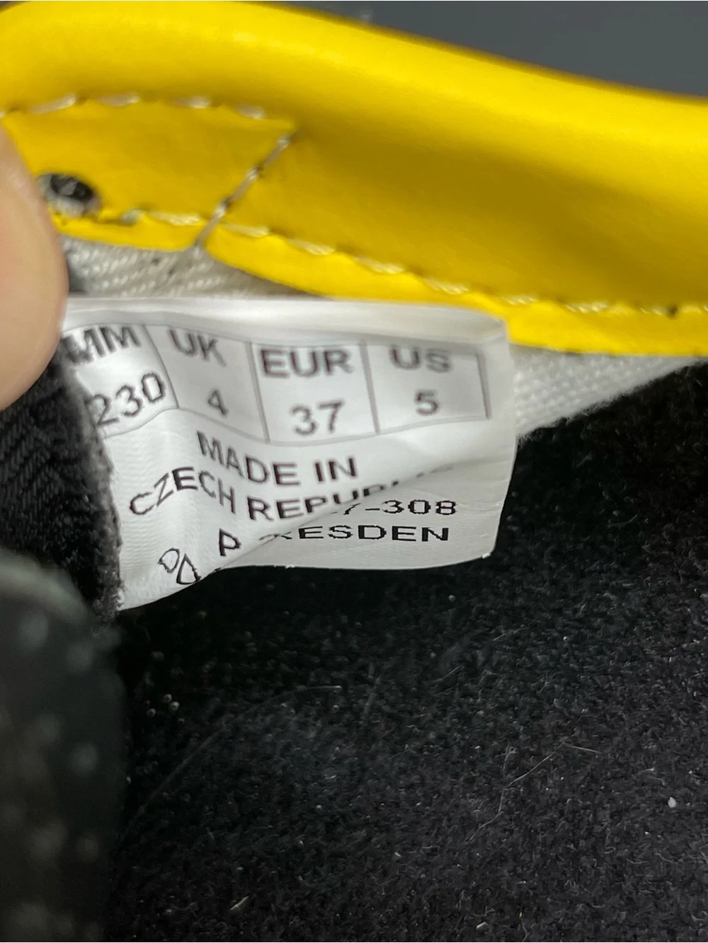 BOTAS 66 Dresden sneakers Black Shoes with Bright Yellow Trim